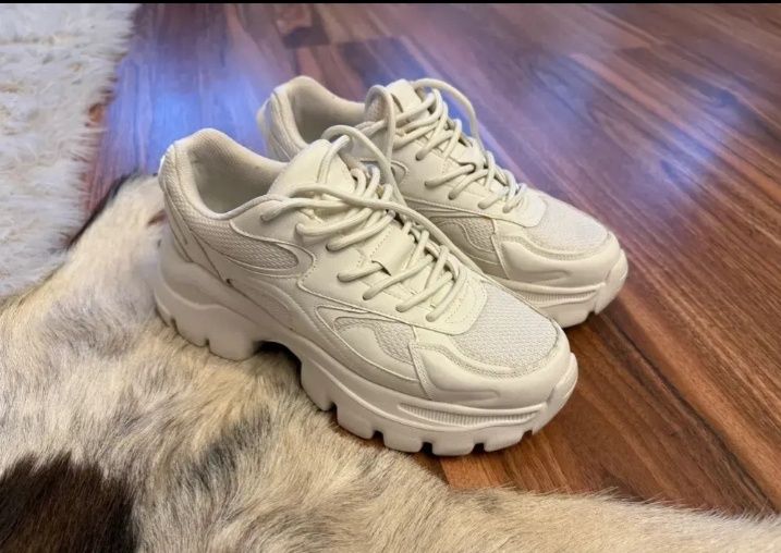 Adidași Bershka White 41