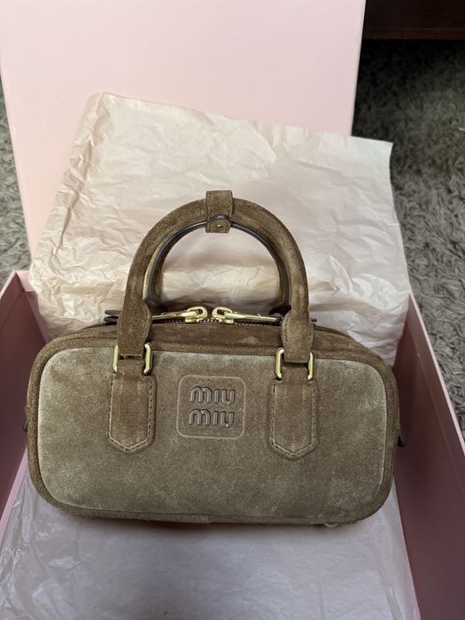 Велурена чанта Miu Miu