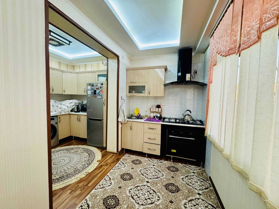 Buxoroda kvartira sotiladi 3 xonali 85m2 2-qavat.