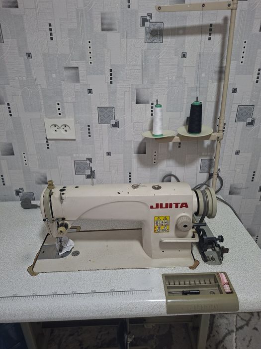 Швейная машинка " JUITA"