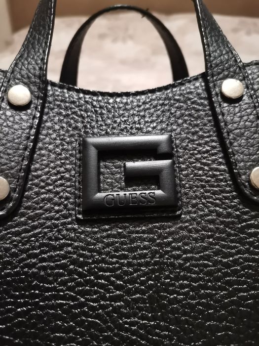 Дамска чанта през рамо GUESS р-р 18/20/9 см.