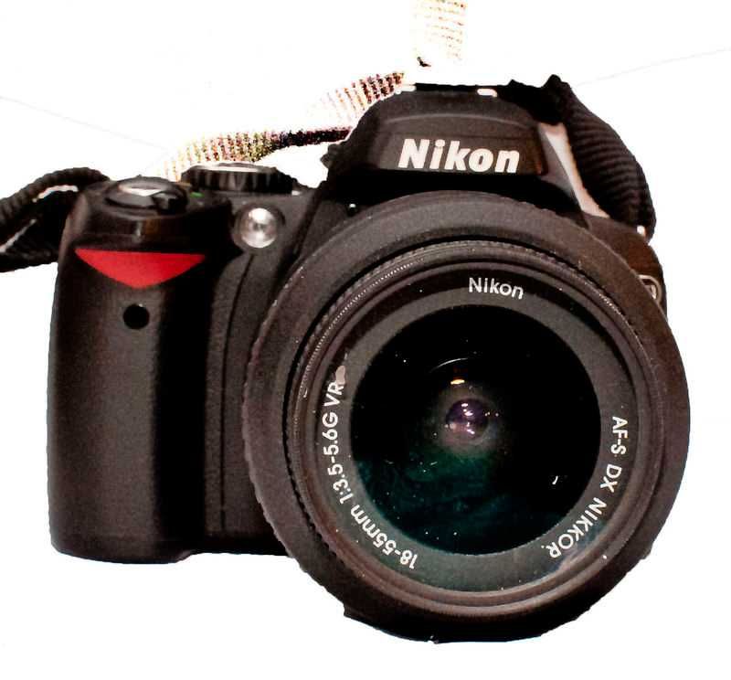 Фотоапарат Nikon D40 Digital SLR с обектив Nikkor AF-S 18-55mm