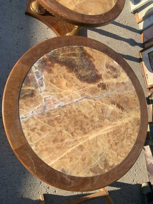 Masa rotunda din lemn incorporat piatra onix