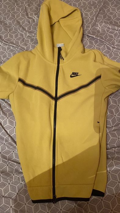 Vând Nike tech galben vechi