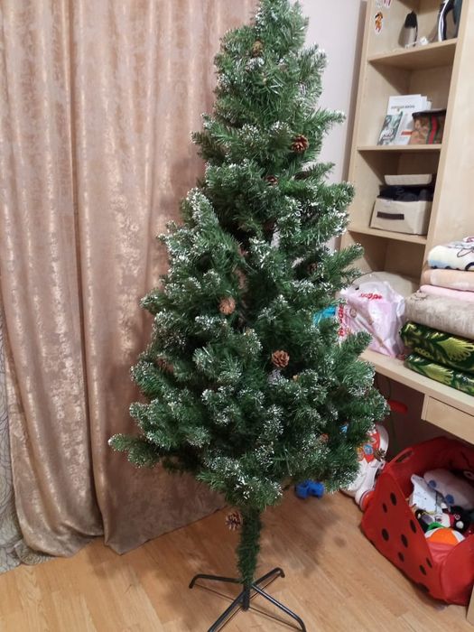 Ёлку продам в хорошем состоянии