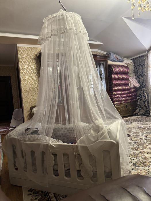 Детский кроват сотилади, люлка кисмини олиб матрас куйса кроват булади