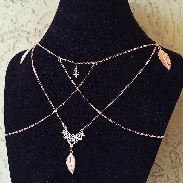 Обеци и гердани-готик, Луна, кристали, лунен камък, молец, чакри