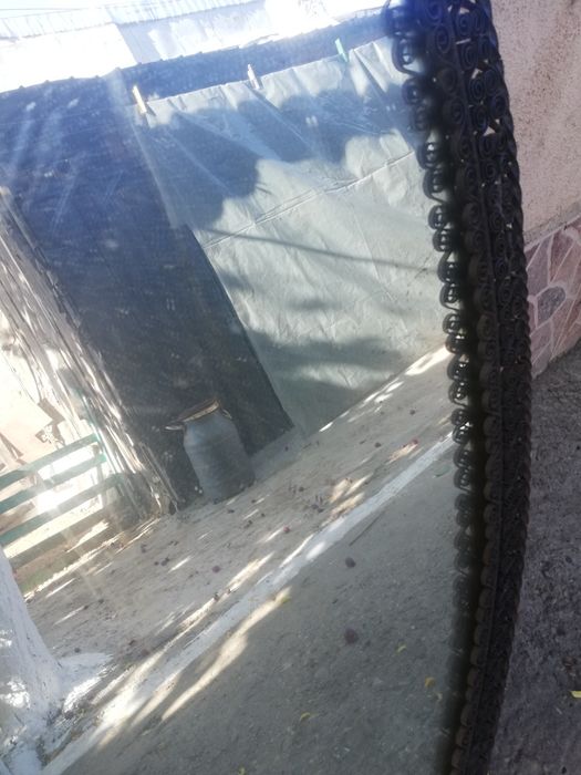 Oglinda veche din fier