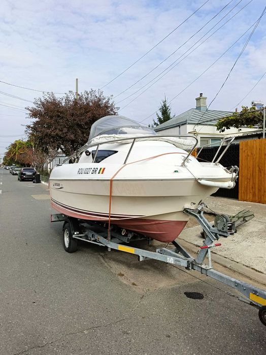 Barca Quicksilver 510 cruiser cu motor si peridoc