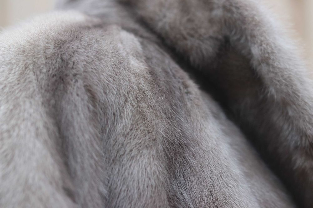 STIL RAFINAT! Jacheta din blana de vizon , empire  grey.