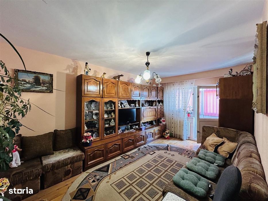 Apartament 3 camere – 2 balcoane + pivniță – Vasile Aaron