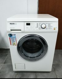 Miele, waa 63981 . Import Germania