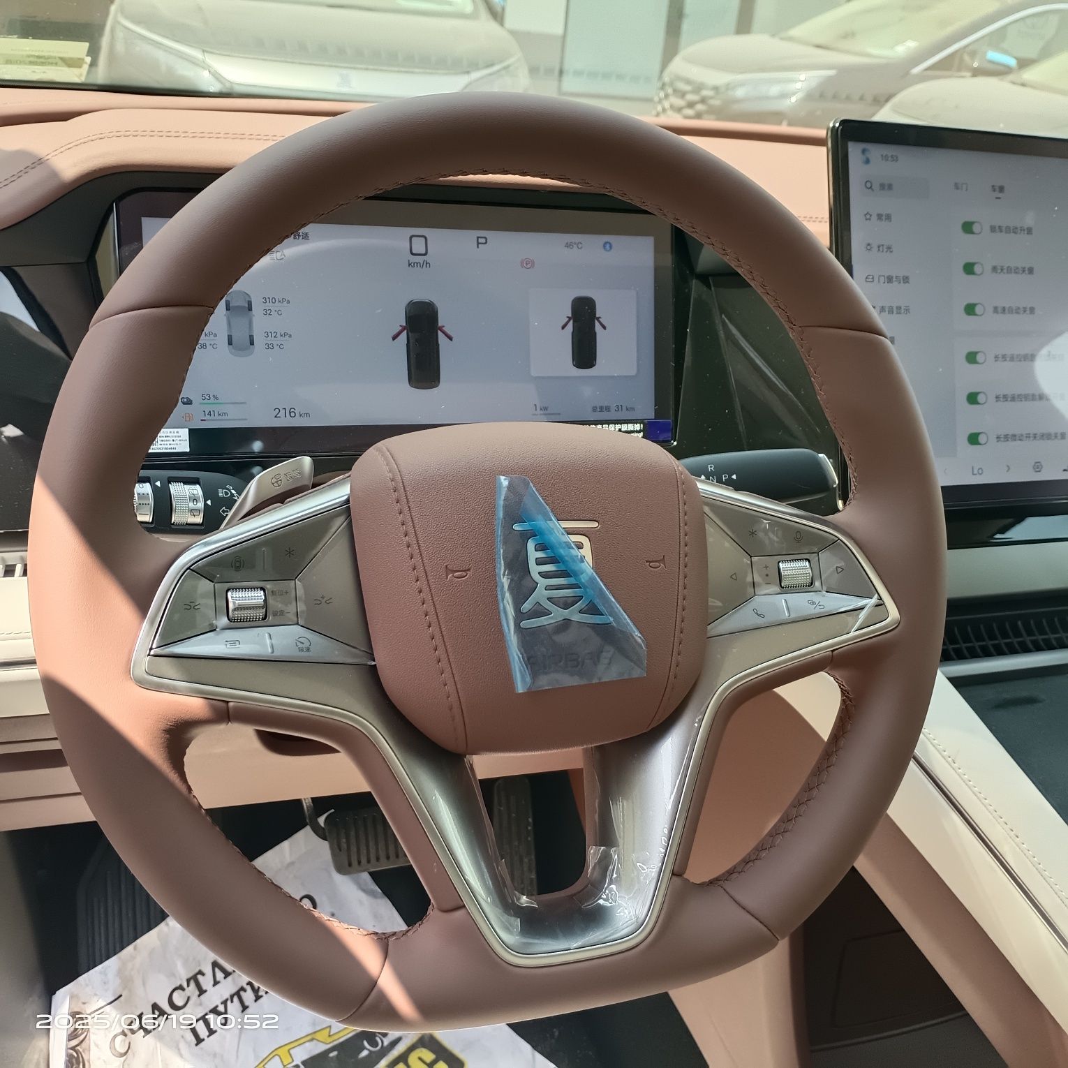 BYD XIA hybrid 7 kishilik oilaviy moshina