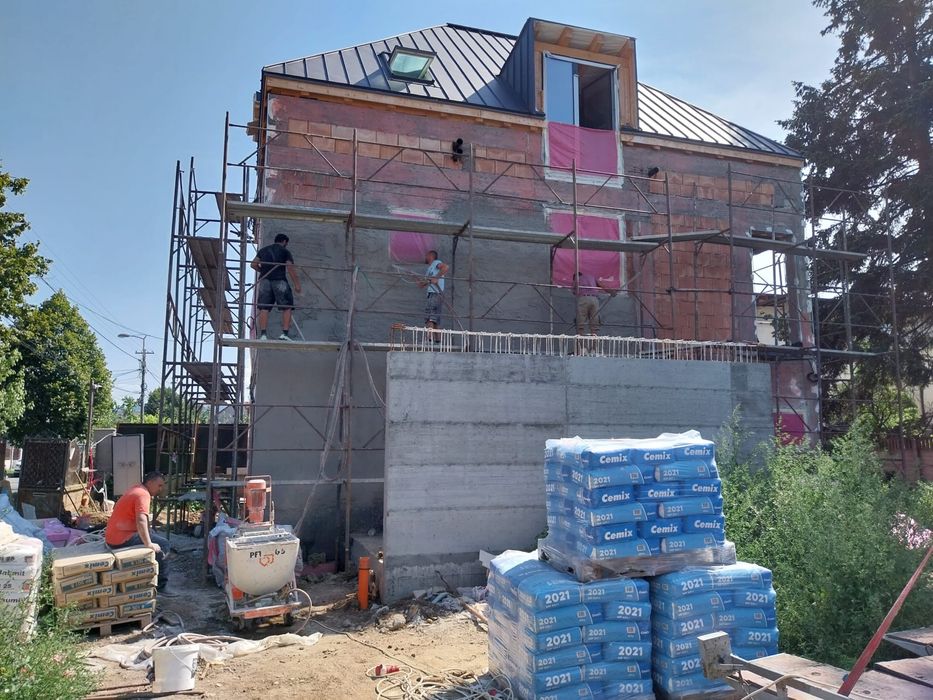 Executam tencuieli mecanizate !