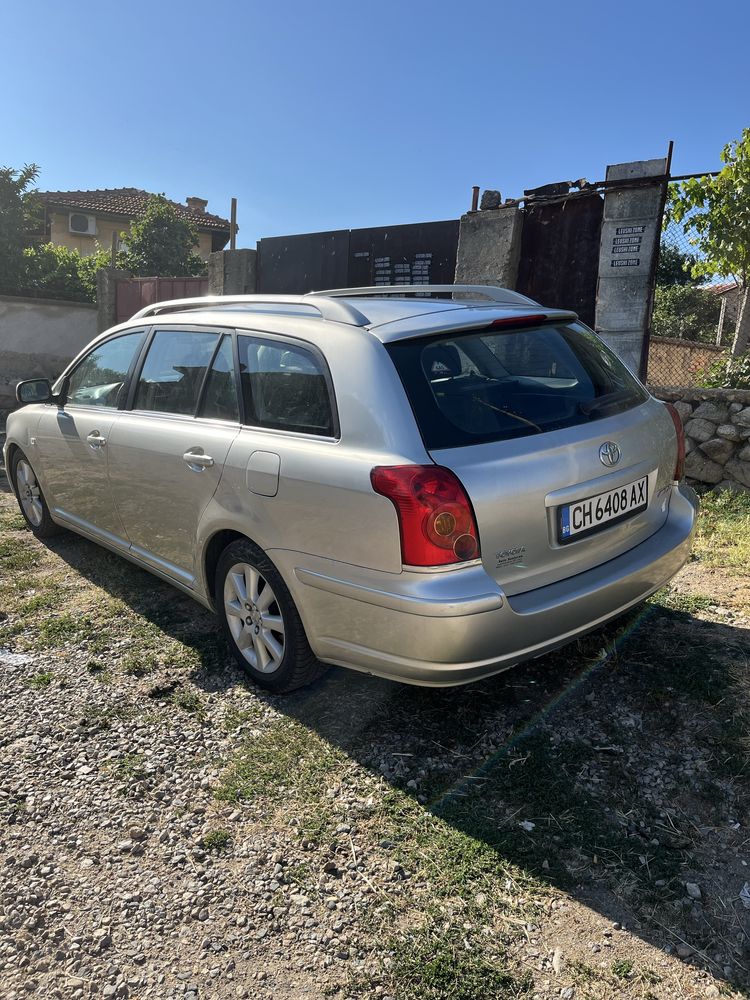 Продава се тоюота авинсис