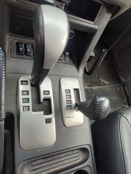 Vând sau schimb Mitsubishi Pajero 3,2