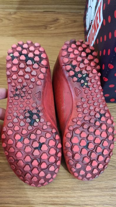 Adidas футболни стоножки 34 номер