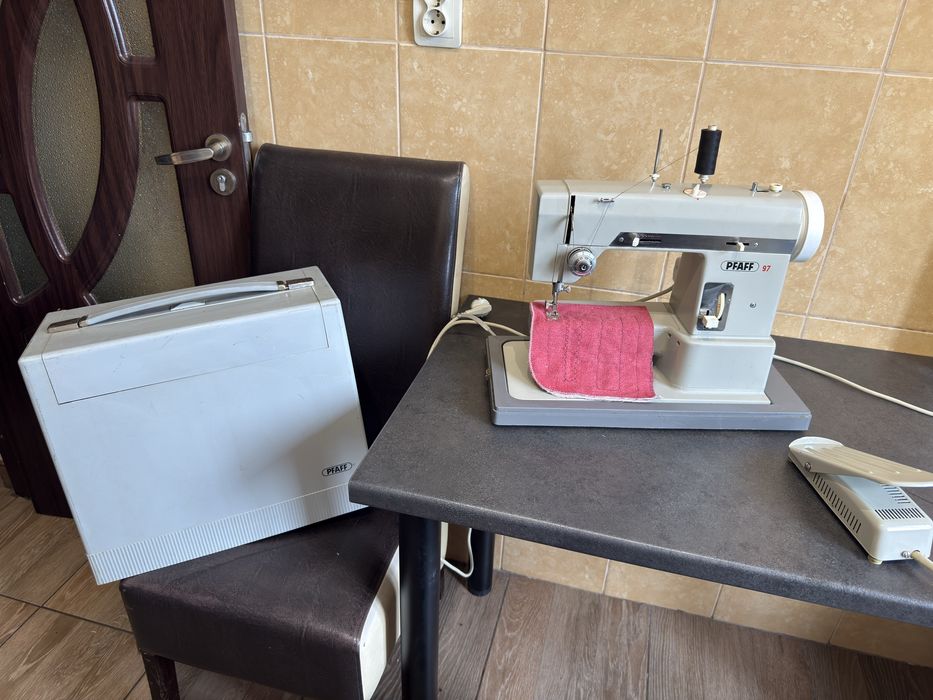 Masina de cusut festinat cu butoniere PFAFF din metal