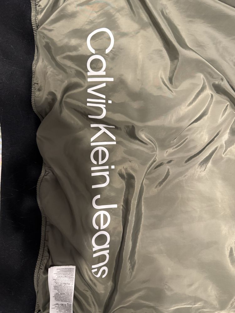 Calvin Klein яке тип бомбър