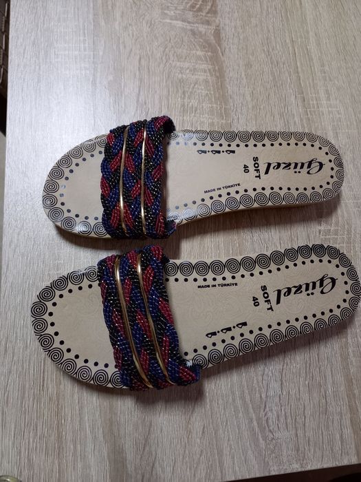 Saboți noi,marimea 40.Pret.25 lei.