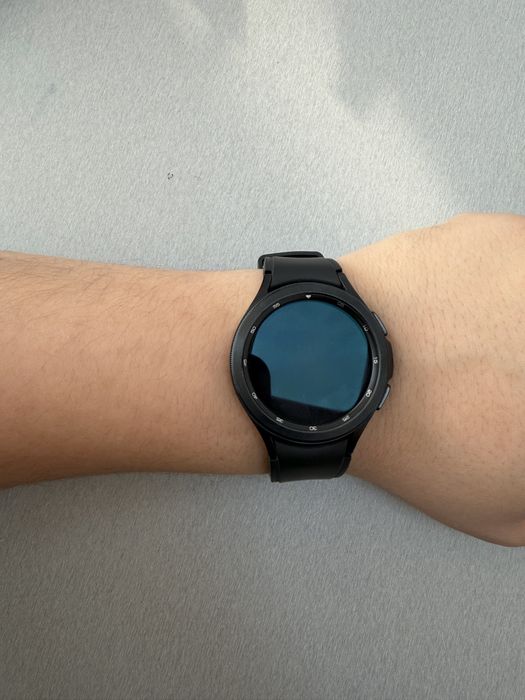 Смарт-часы Samsung Galaxy Watch 4 Classic