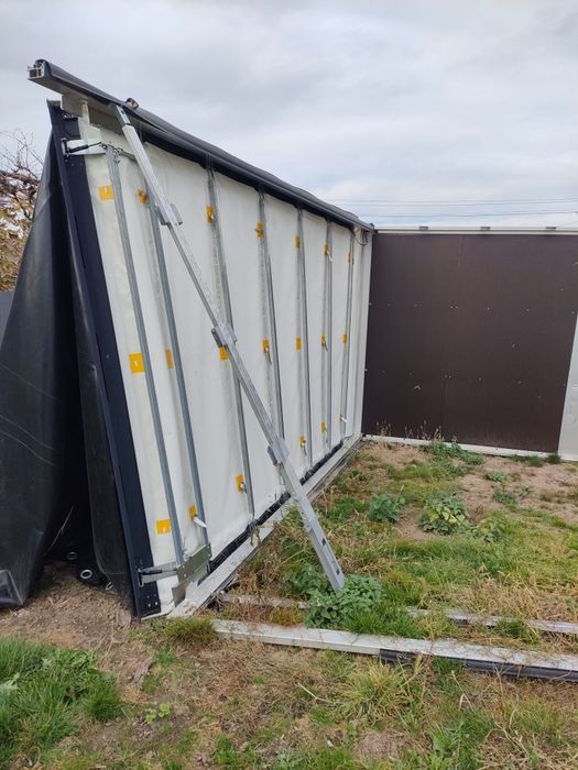 Cadru cu prelata pe role