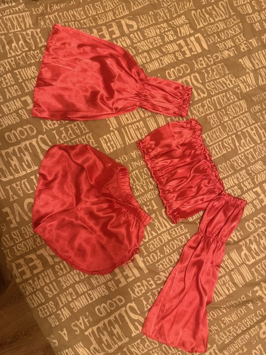 Нова сатенена пижама