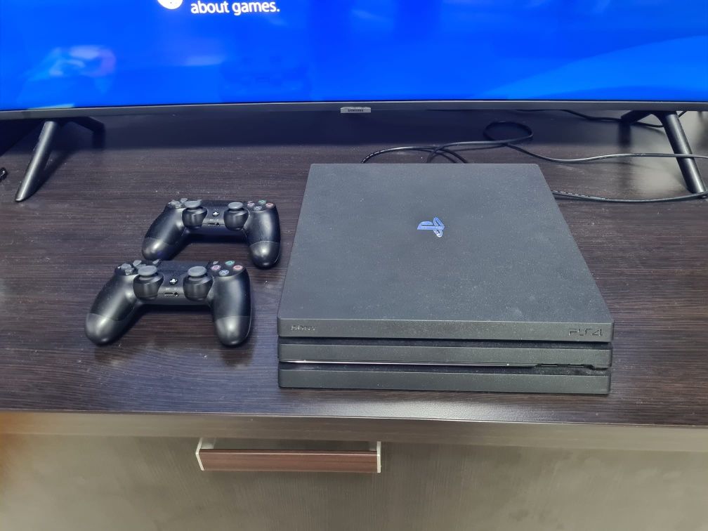 Consola Ps4 Pro 1Tb stare excelenta, cabluri originale