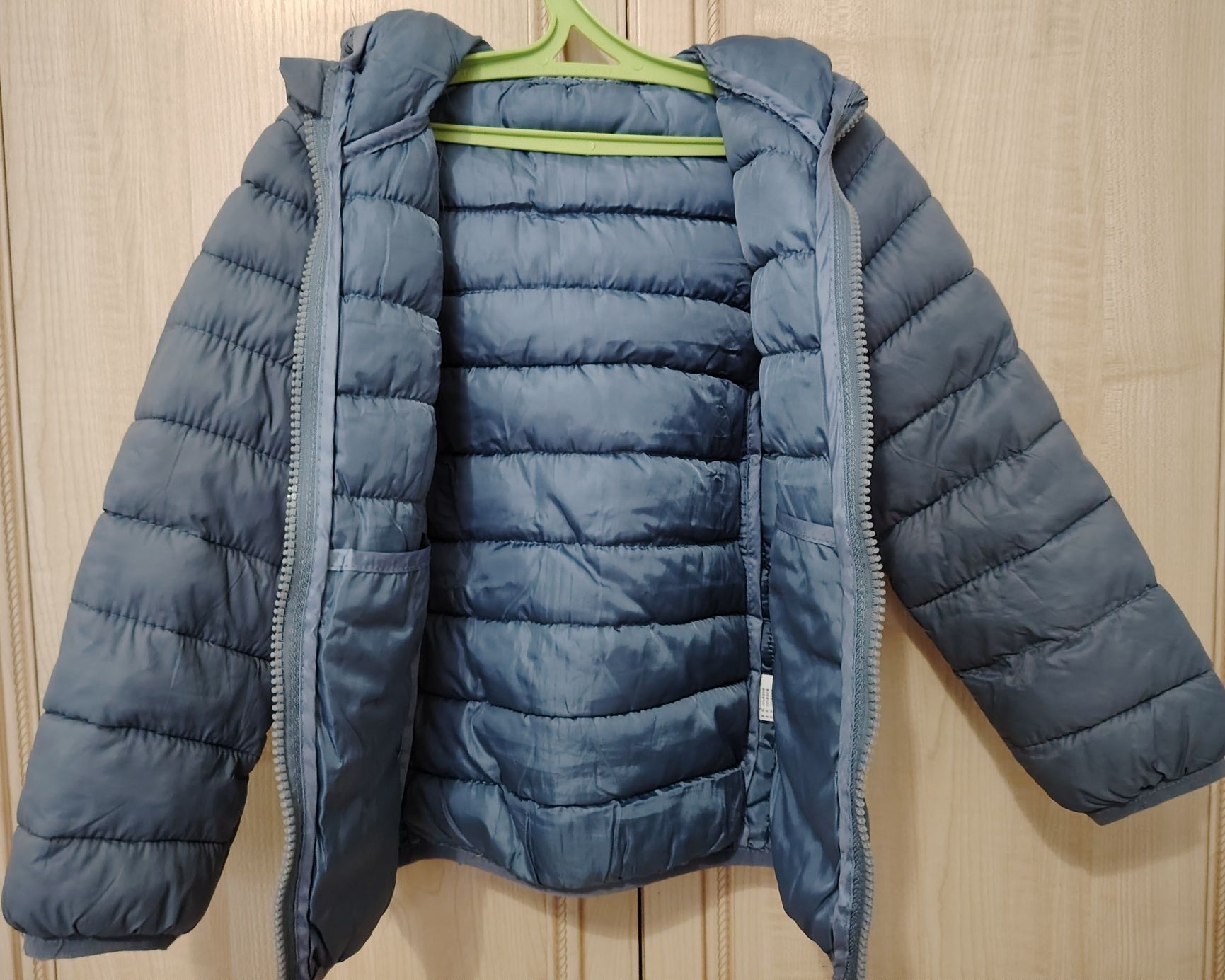 Продам детскую куртку