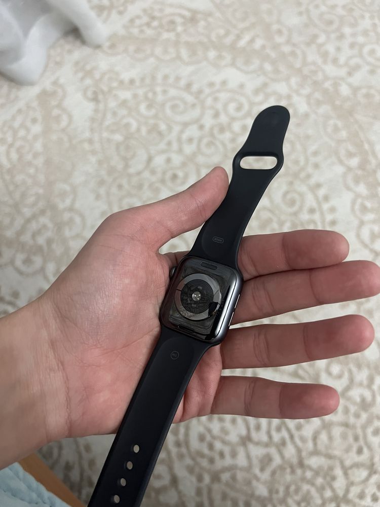 Продам Apple watch 4 40mm