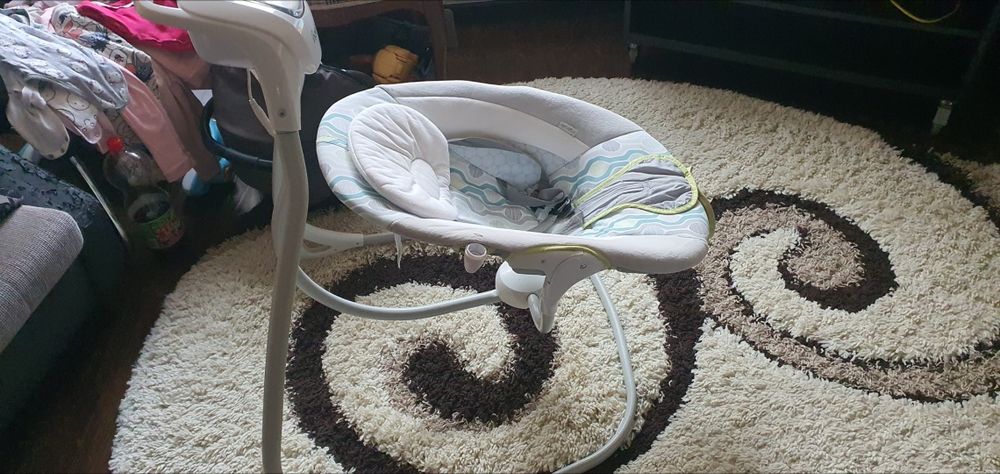 Leagăn electric pentru bebeluși