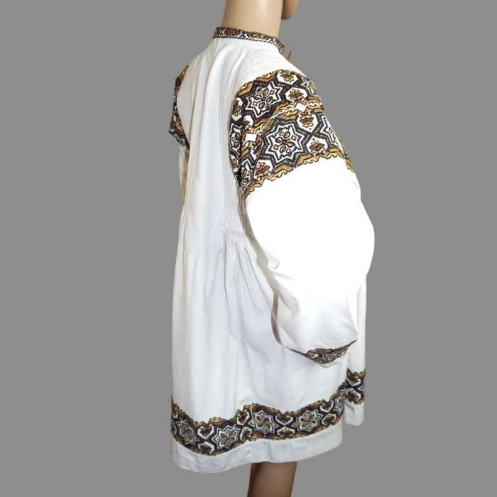 Camasa traditionala veche lucrata manual cu margele din zona Mures S-M