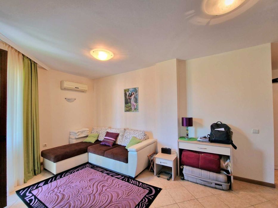 Тристаен апартамент в централната част, к-с „Роял Сън”