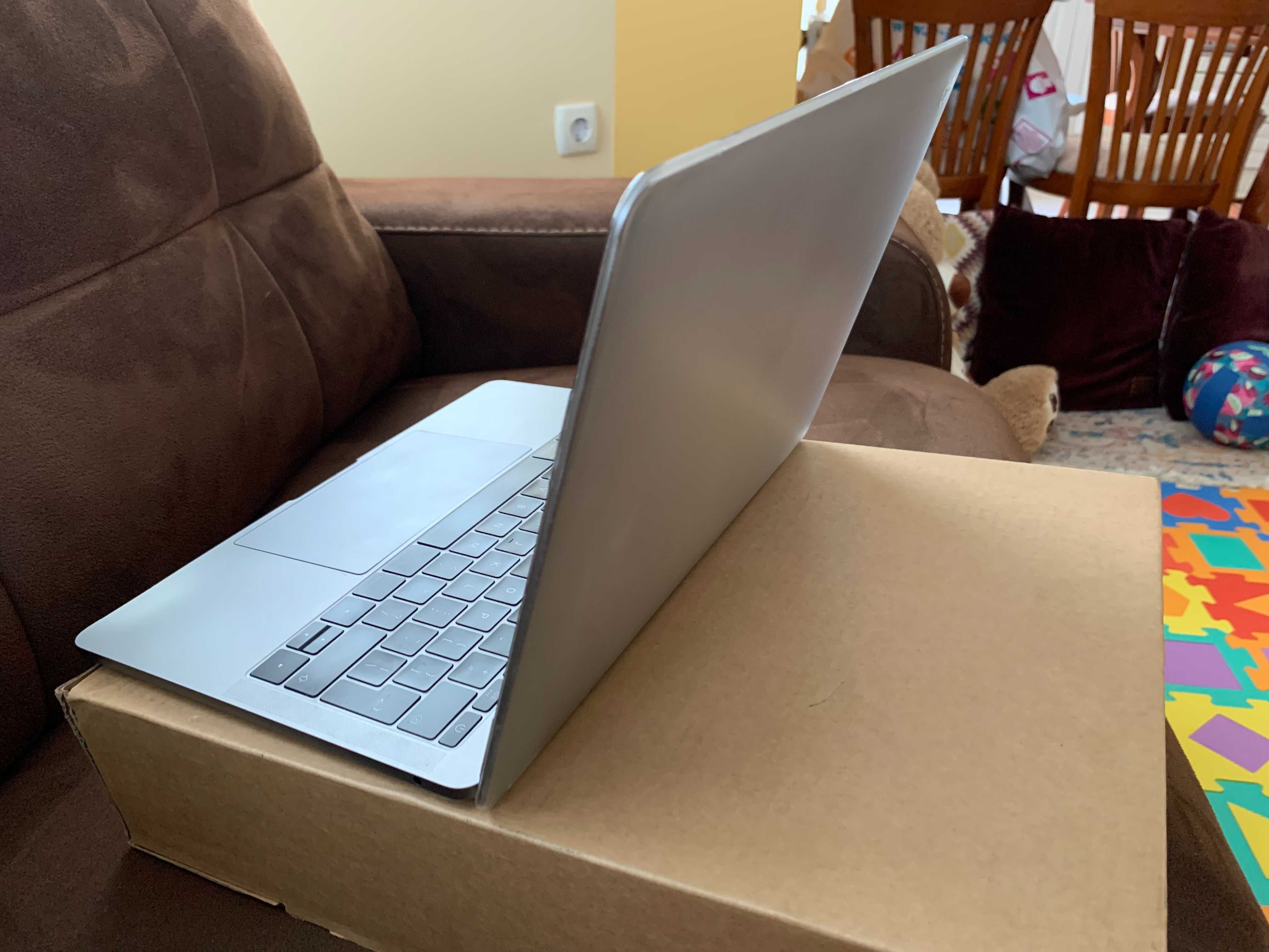 MacBook Pro 13" 2017 процесор i5, 8 GB RAM, 128 GB SSD