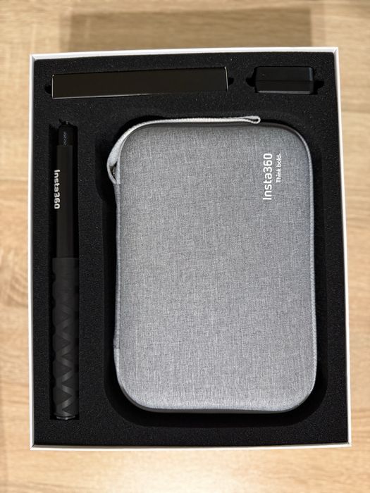 Insta360 X5 Essential bundle + extra selfie stick & tripod