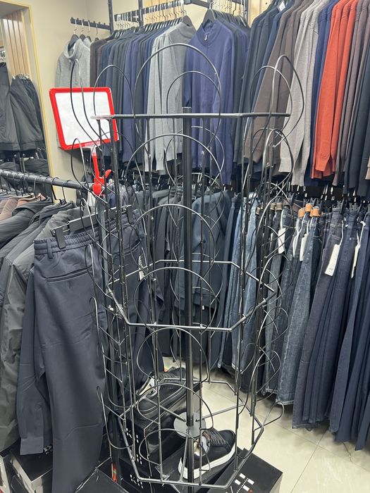 Витрина для шапок