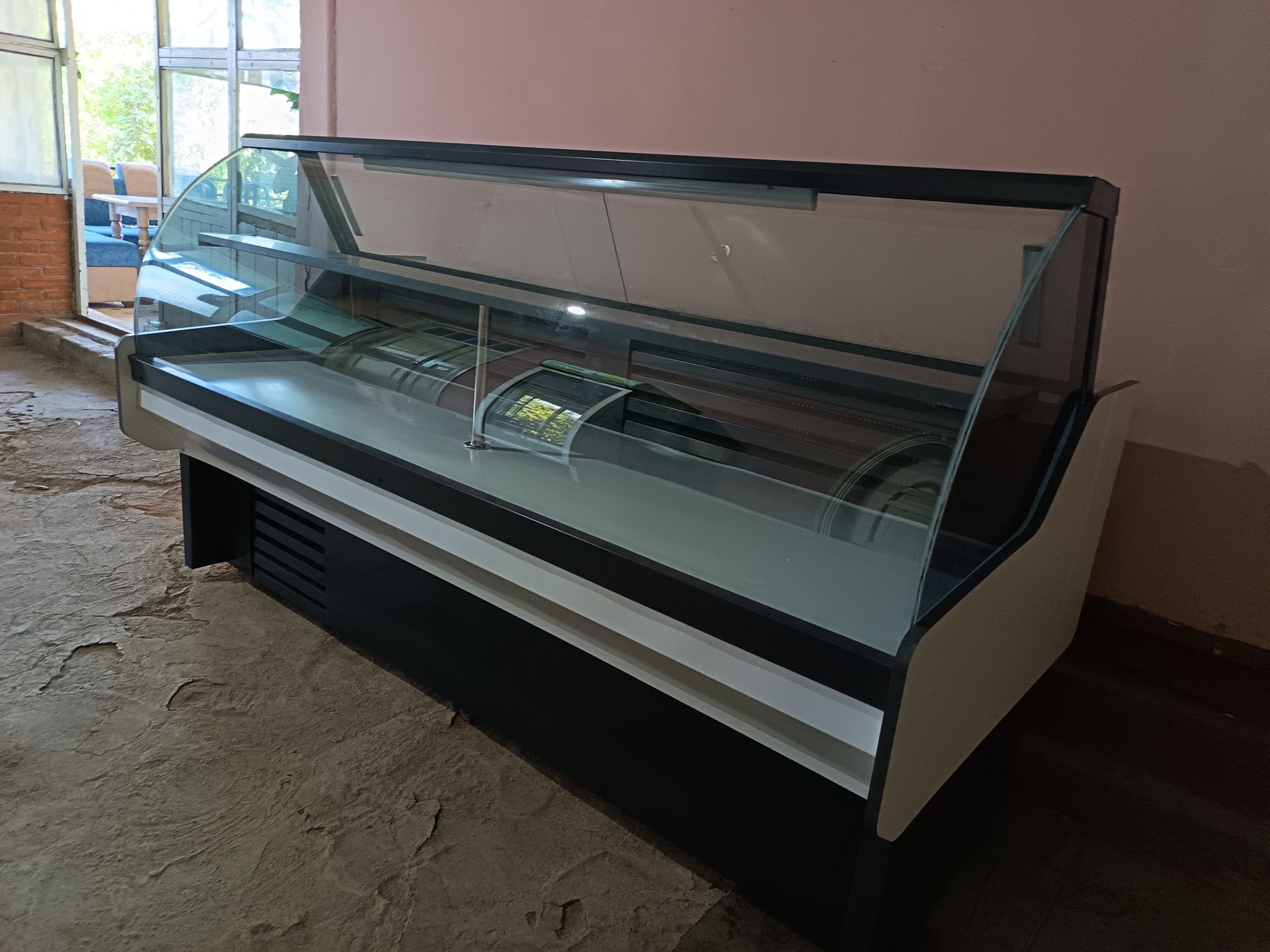 Холодильник витрига