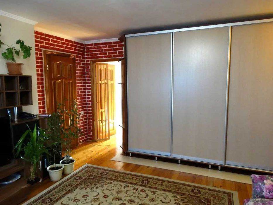 Продам 4-комнатную квартиру, 76 м² · 8/9 этаж, Курмангазы 154