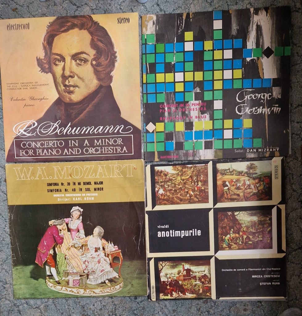 30 Viniluri cu muzică simfonică.