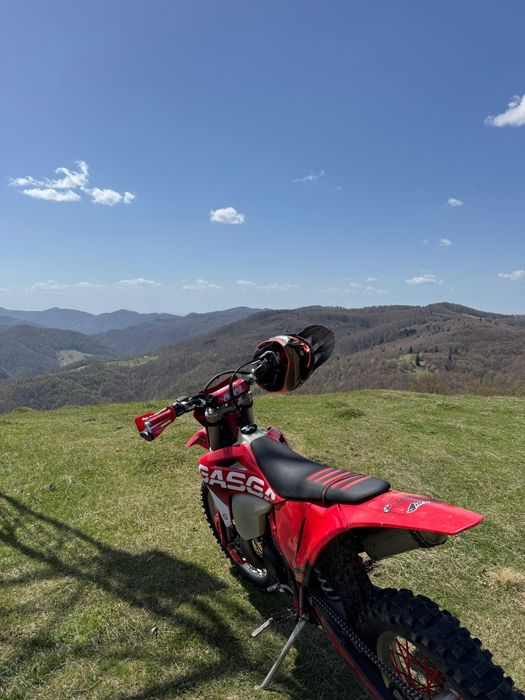 Vând gas gas ec 300 2022 cu acte 130h