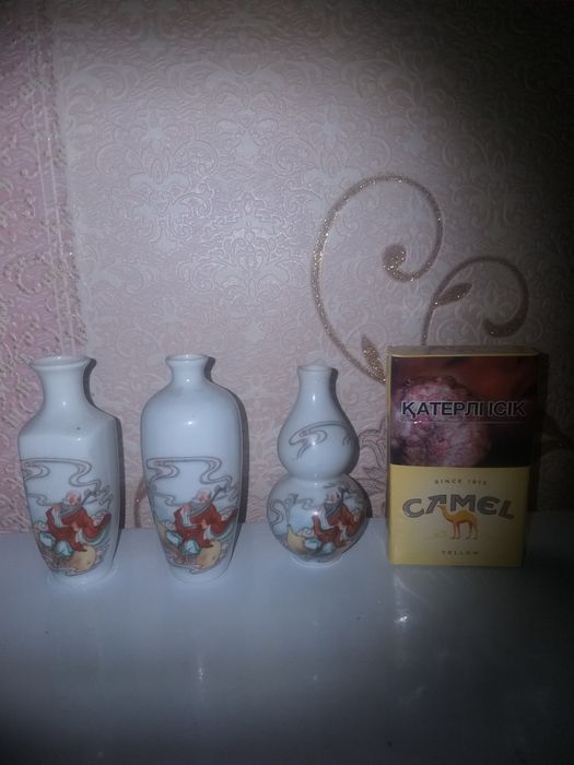 ПРОДАМ вазочки 3 штуки.