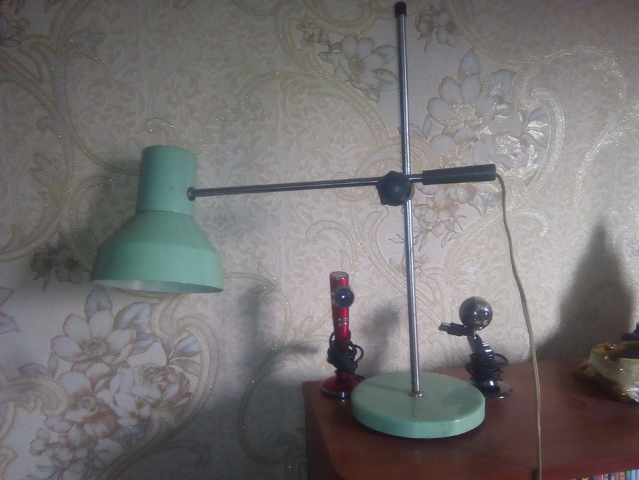 Продам настольную лампу 70 годы СССР полностью в отличном состоянии