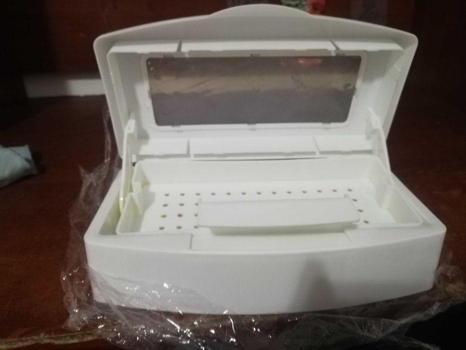 Стерилизатор для маникюрных инструментов.