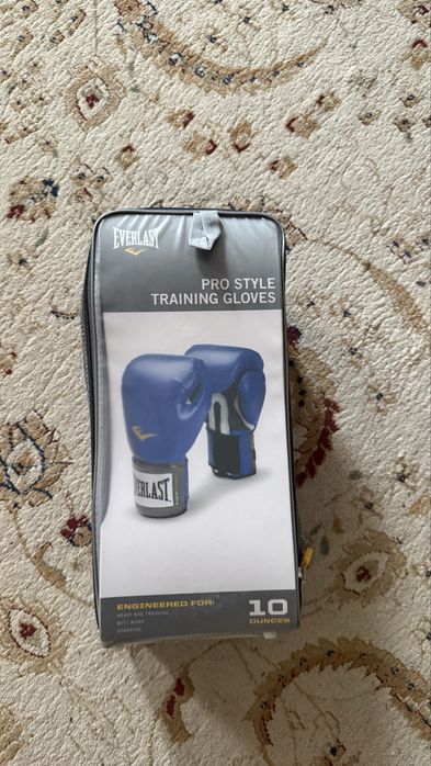 Боксерские перчатки Everlast 10 унций