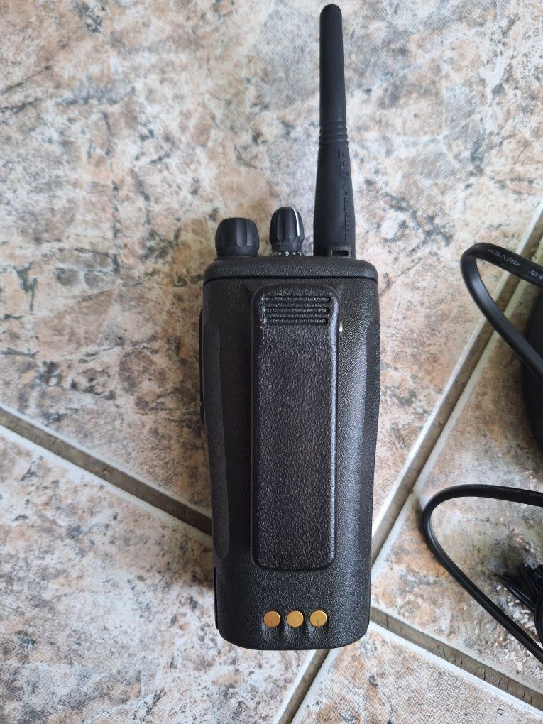 Професионална цифрова DMR радиостанция DP1400