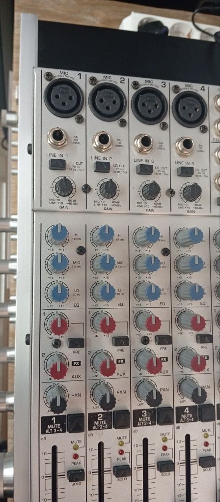 Пулт BEHRINGER ub-1204fx PRO