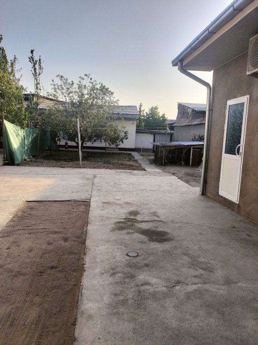 Келес. Санатория. 3 сўтик. 2 та хона. Йўл юзида жоелашкан.