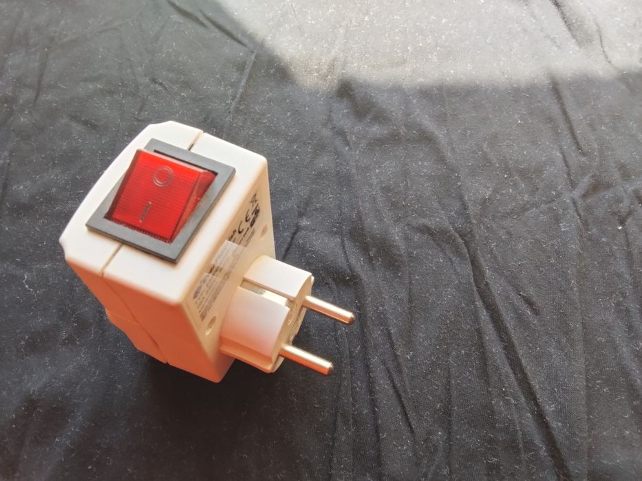Самостоятелен контакт  с копче за прекъсване, за 220 волта