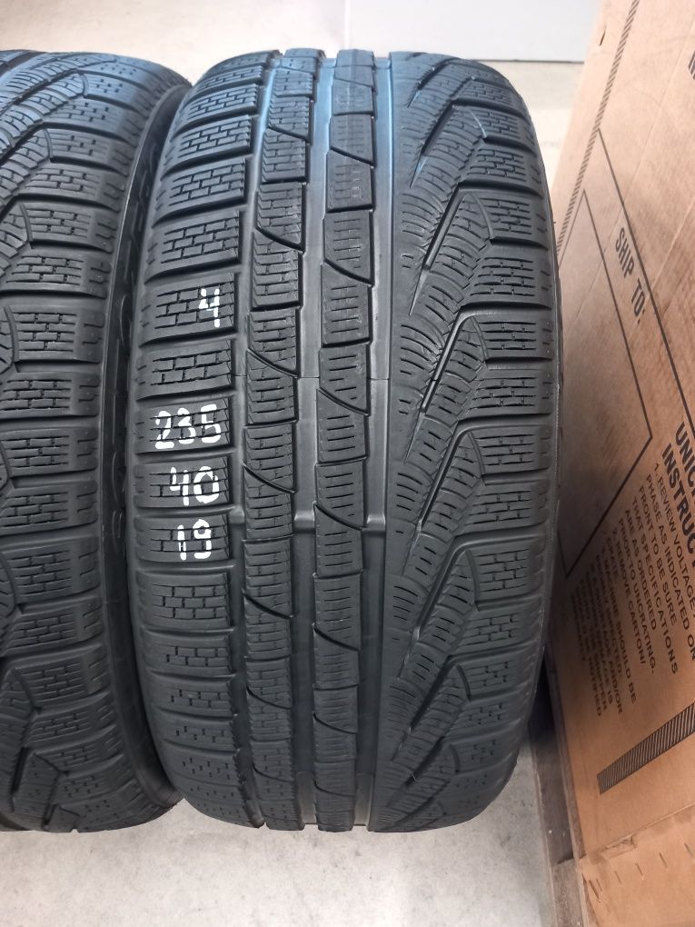 235/40R19 92V 4бр.PIRELLI WINTER Неразличими от НОВИ