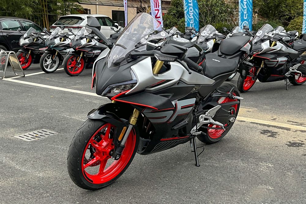 Мотоцикл CFMoto 450SR ABS 2025 заказ